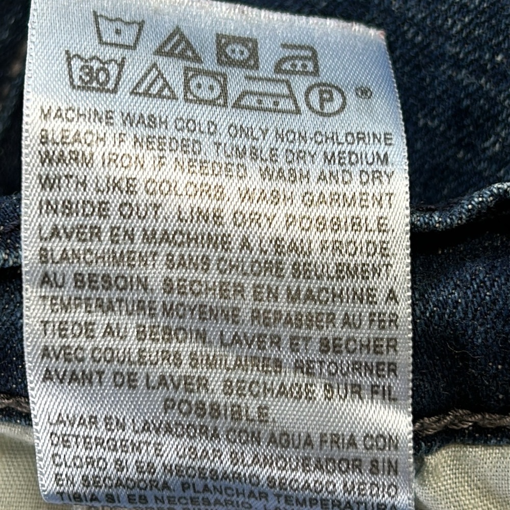 Levi’s 515 Women’s Shorts. Blue denim, with cute details on pockets. Size 12. - Picture 11 of 13